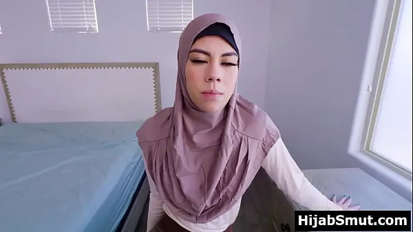 XXX Shy muslim teen Mila Marie keeps her hijab on when fucking วิดีโอยอดนิยม