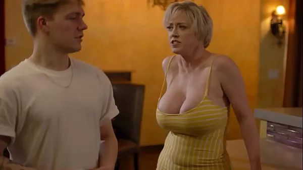 XXX Mature Step Mom with HUGE Tits Desesperately Try seduces her stepson najlepšie videá