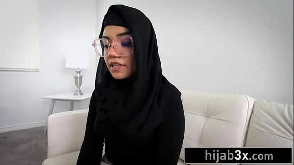 XXX Nerdy Big Ass Muslim Hottie Gets Confidence Boost From Her Stepbro热门视频