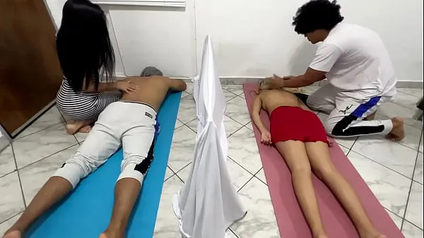 XXX The Masseuse Fucks the Girlfriend in a Couples Massage While Her Boyfriend Massages Her Next Door NTR κορυφαία βίντεο