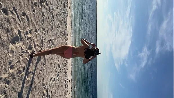 XXX I Followed this Lady at the Beach and She Ended up Fucking me najboljših videoposnetkov
