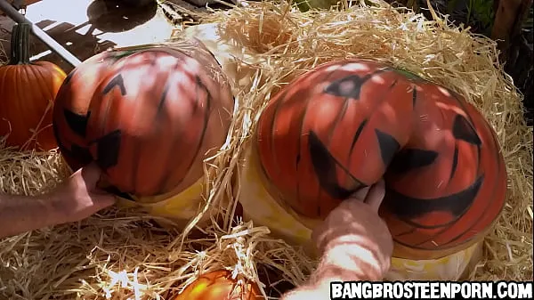 XXX Fucking two big pumpkin asses top videa
