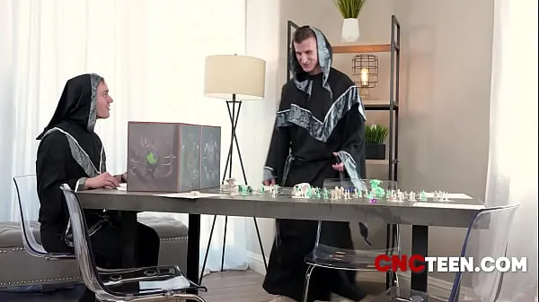 XXX DND Cosplay Anal Freeuse Playing A Board Game bästa videor