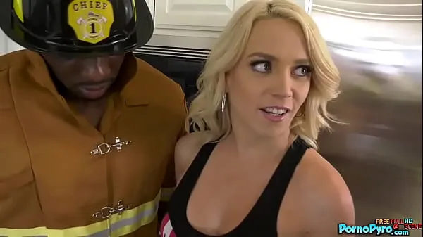 XXX Blonde Madison Summers Bangs 2 Black Mandingo Firefighters najboljših videoposnetkov