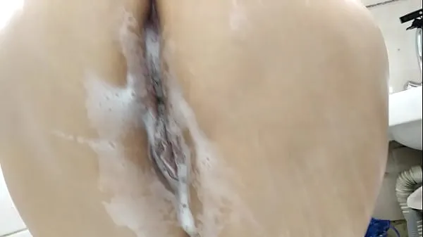 XXX Charming mature Russian cocksucker takes a shower and her husband's sperm on her boobs bästa videor