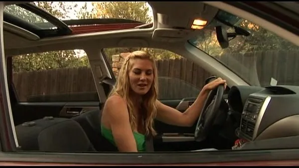 XXX Lesbian picks up hitchhikers toppvideoer
