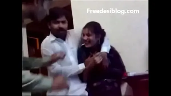 XXX Pakistani Desi girl and boy enjoy in hostel room शीर्ष वीडियो